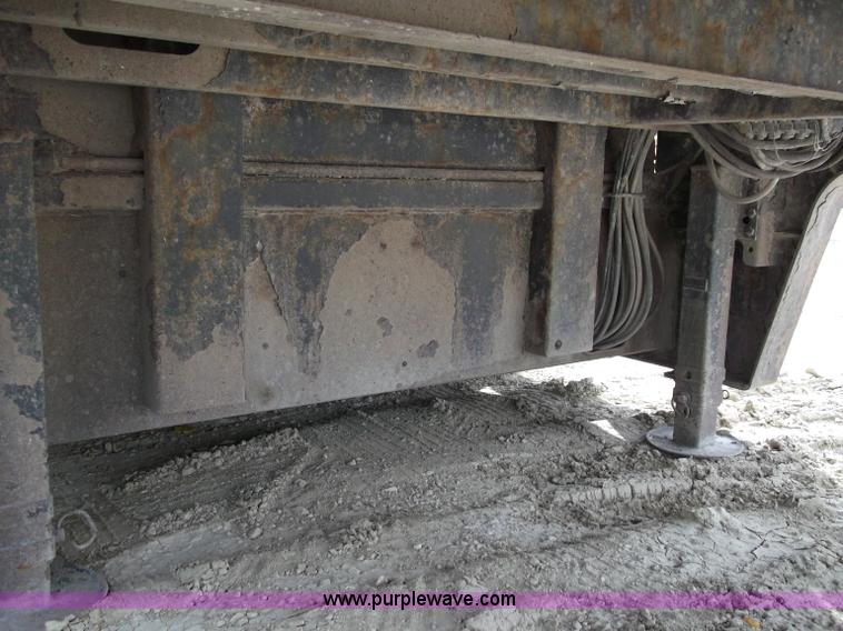 image for item B5024 2005 Trail King TK70HT Hydra Tail 48' trailer