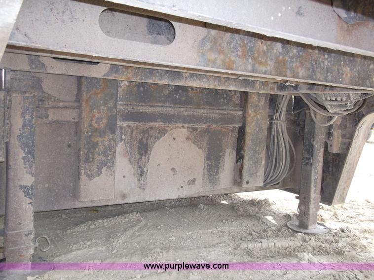 image for item B5024 2005 Trail King TK70HT Hydra Tail 48' trailer