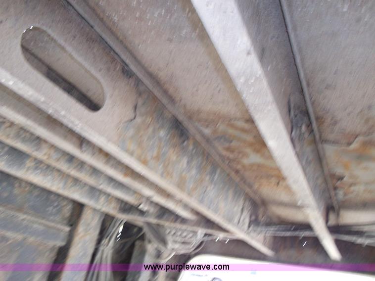 image for item B5024 2005 Trail King TK70HT Hydra Tail 48' trailer