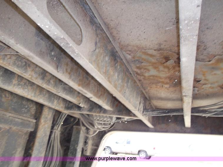 image for item B5024 2005 Trail King TK70HT Hydra Tail 48' trailer