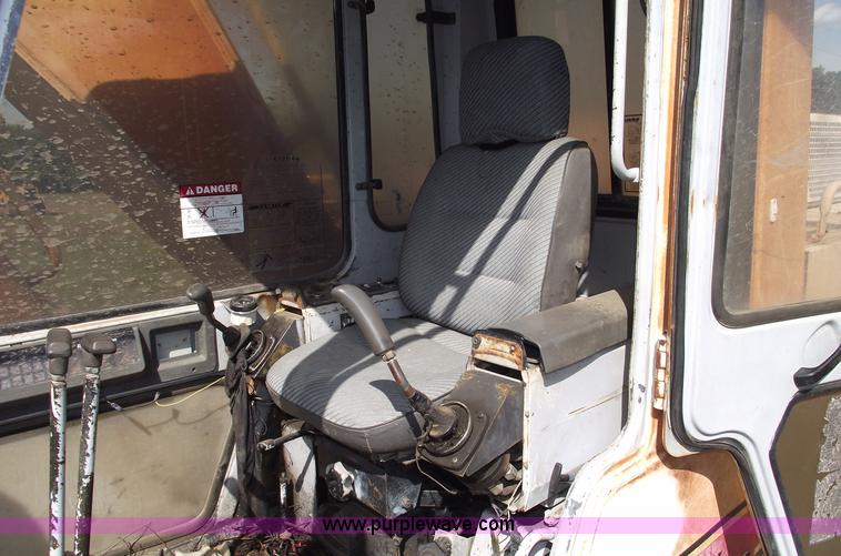 image for item C5558 1988 Link-Belt LS3400C Series II excavator