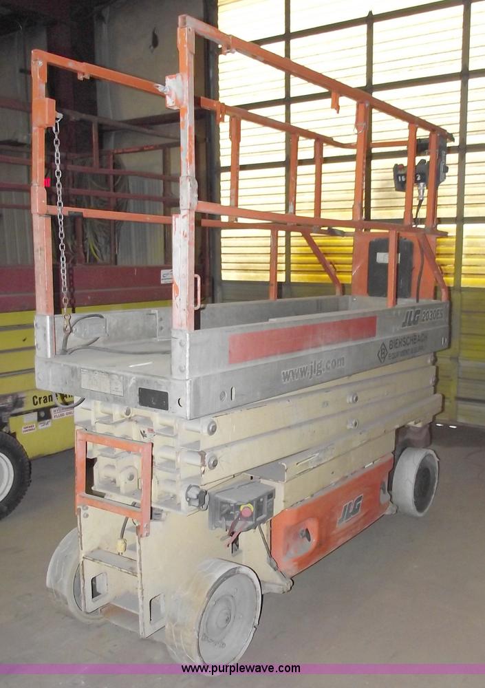 image for item C5573 2004 JLG 2030ES scissor lift