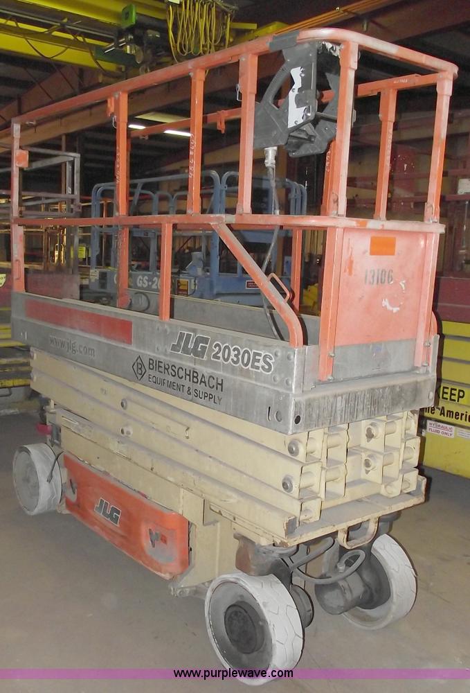 image for item C5573 2004 JLG 2030ES scissor lift