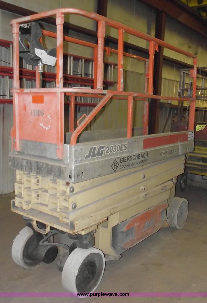 image for item C5573 2004 JLG 2030ES scissor lift