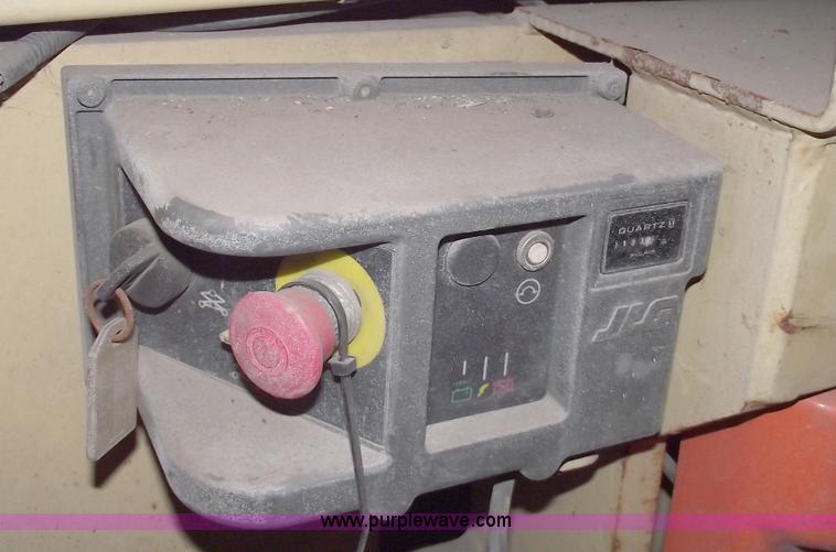 image for item C5573 2004 JLG 2030ES scissor lift