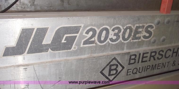 image for item C5573 2004 JLG 2030ES scissor lift