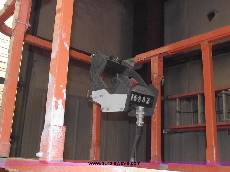 image for item C5573 2004 JLG 2030ES scissor lift