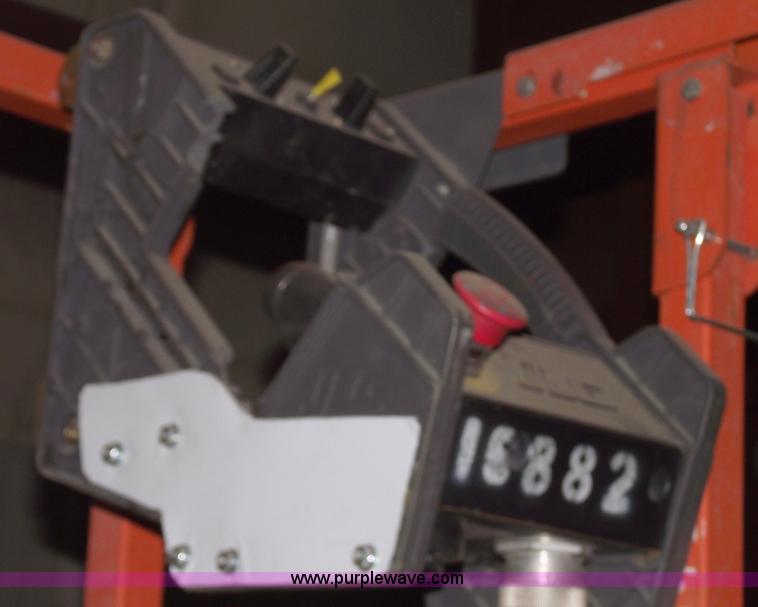 image for item C5573 2004 JLG 2030ES scissor lift