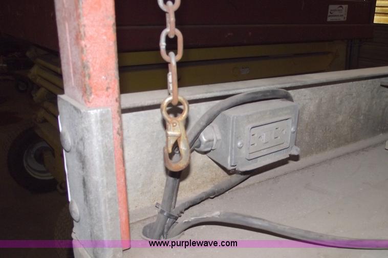 image for item C5573 2004 JLG 2030ES scissor lift