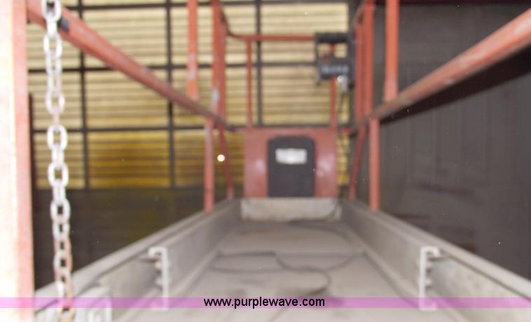 image for item C5573 2004 JLG 2030ES scissor lift