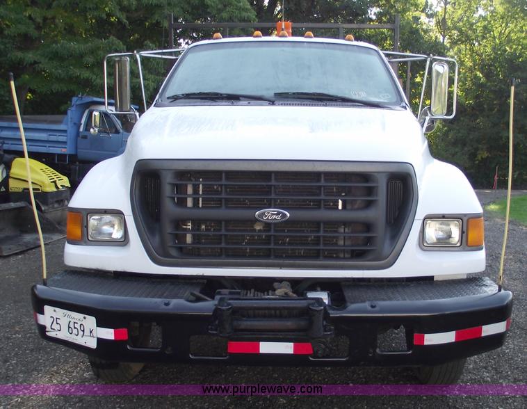 image for item C5585 2000 Ford F650 Super Duty dump truck