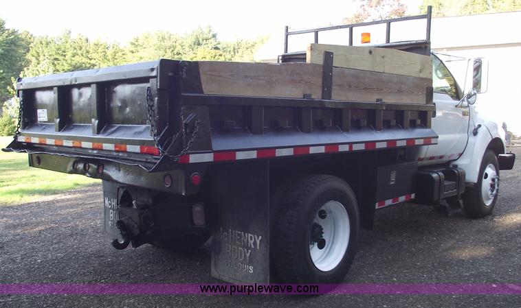 image for item C5585 2000 Ford F650 Super Duty dump truck