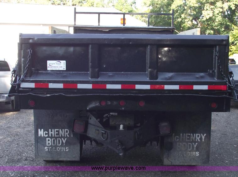image for item C5585 2000 Ford F650 Super Duty dump truck