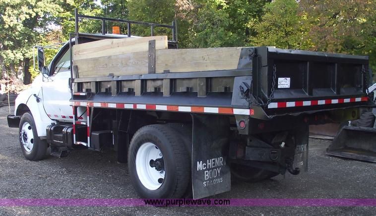 image for item C5585 2000 Ford F650 Super Duty dump truck