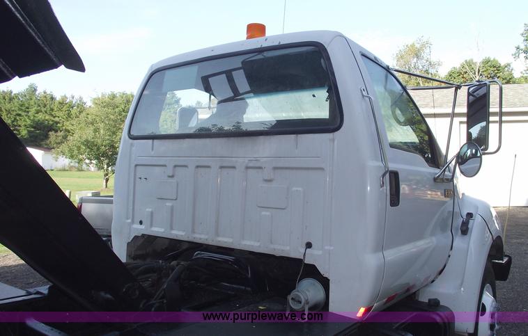 image for item C5585 2000 Ford F650 Super Duty dump truck