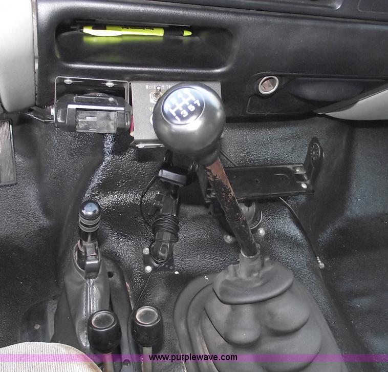 image for item C5585 2000 Ford F650 Super Duty dump truck