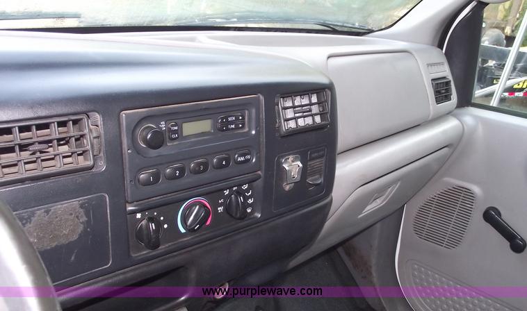 image for item C5585 2000 Ford F650 Super Duty dump truck