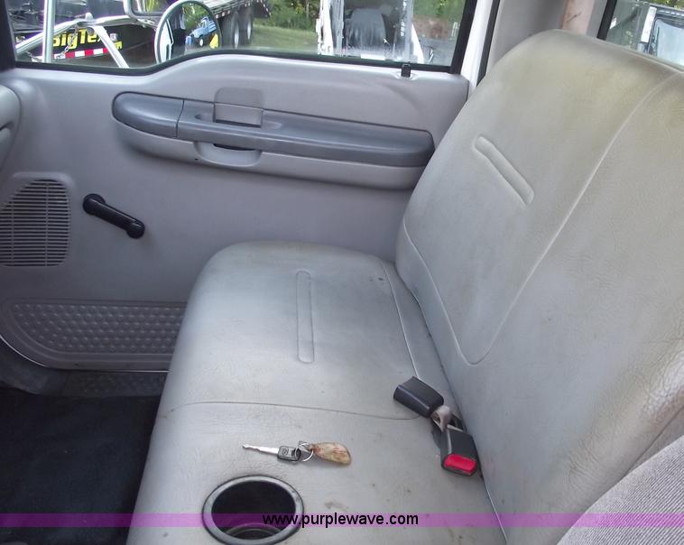 image for item C5585 2000 Ford F650 Super Duty dump truck