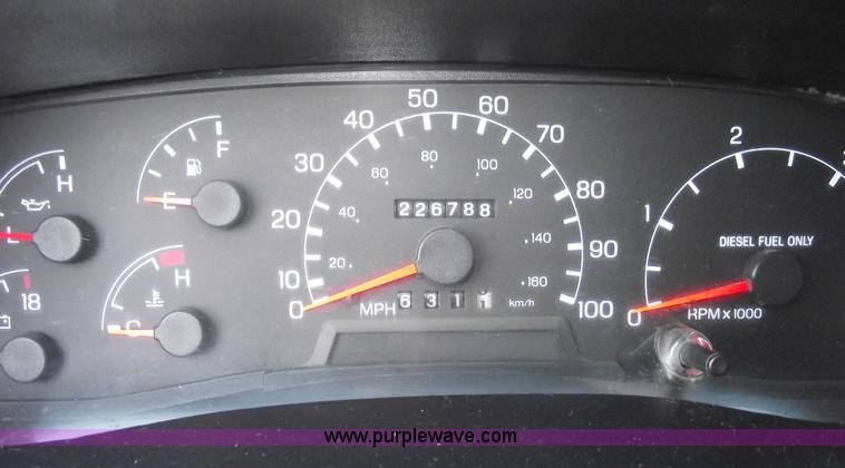 image for item C5585 2000 Ford F650 Super Duty dump truck