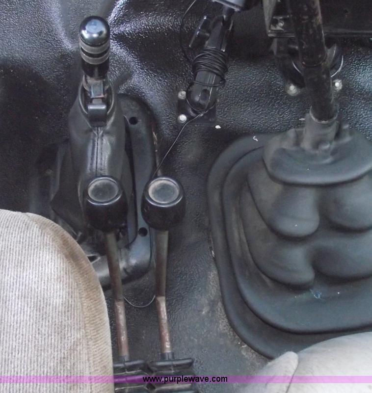 image for item C5585 2000 Ford F650 Super Duty dump truck