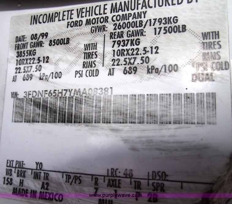 image for item C5585 2000 Ford F650 Super Duty dump truck