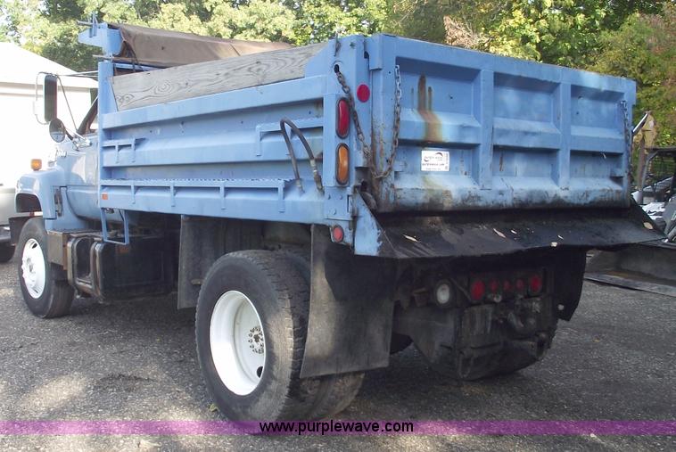 image for item C5586 1992 GMC TopKick single axle dump truck