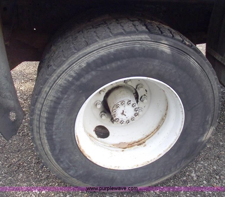 image for item C5586 1992 GMC TopKick single axle dump truck