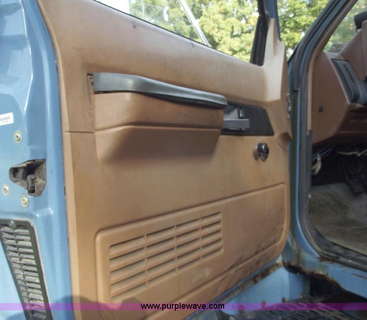 image for item C5586 1992 GMC TopKick single axle dump truck