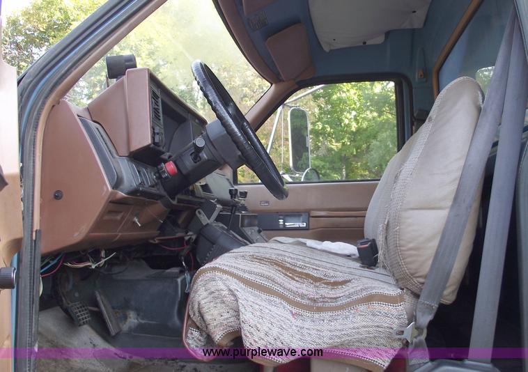 image for item C5586 1992 GMC TopKick single axle dump truck