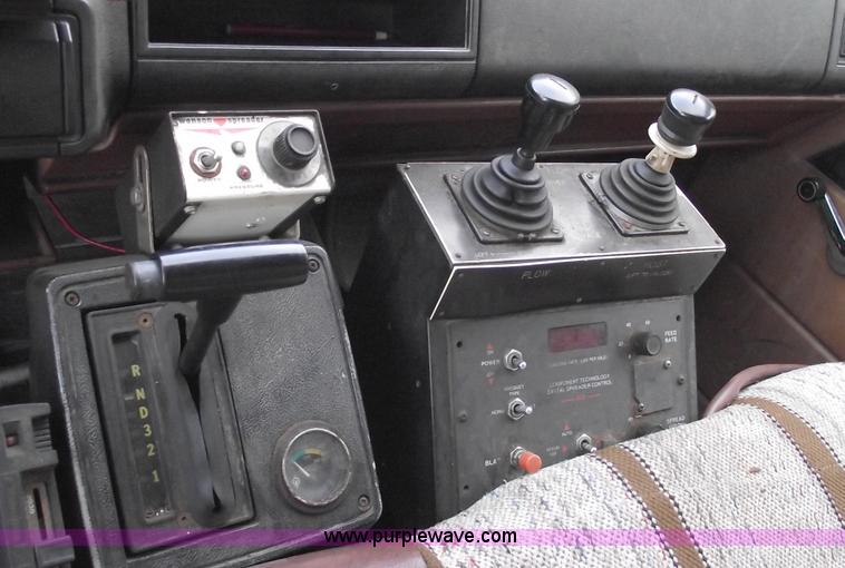 image for item C5586 1992 GMC TopKick single axle dump truck