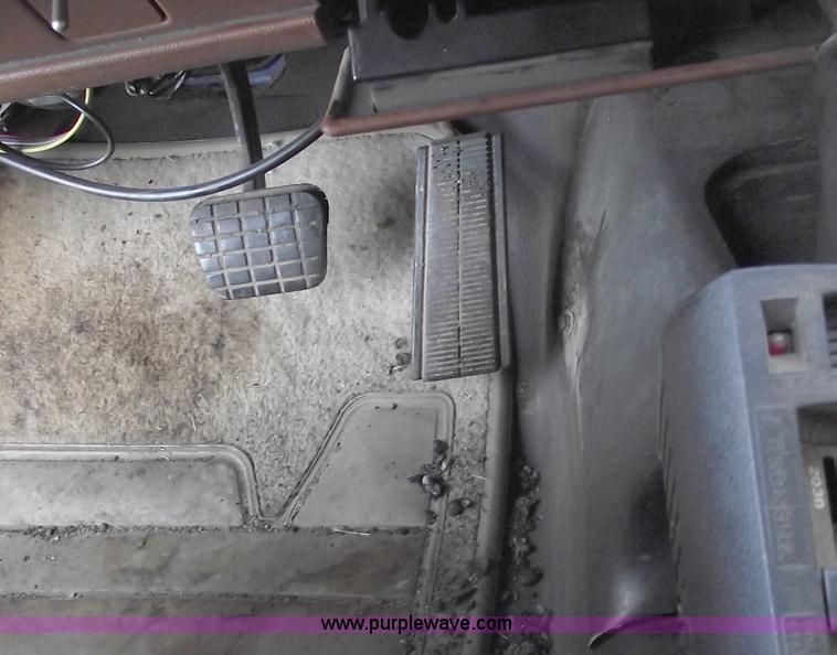 image for item C5586 1992 GMC TopKick single axle dump truck