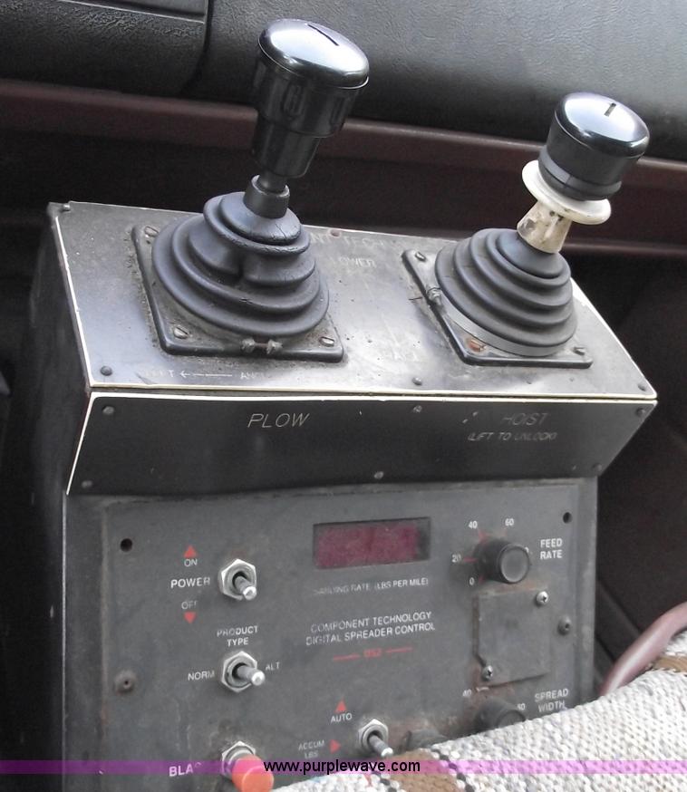 image for item C5586 1992 GMC TopKick single axle dump truck