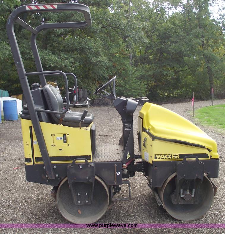 image for item C5587 Wacker RD11A vibratory roller