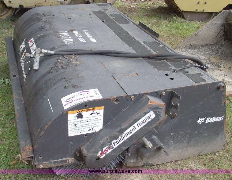 image for item C5593 2007 Bobcat 72 Sweeper skid steer attachment