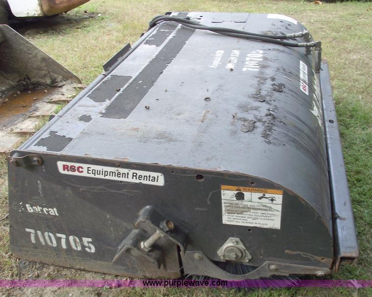 image for item C5593 2007 Bobcat 72 Sweeper skid steer attachment