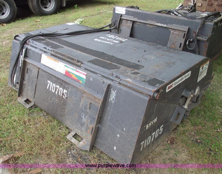 image for item C5593 2007 Bobcat 72 Sweeper skid steer attachment