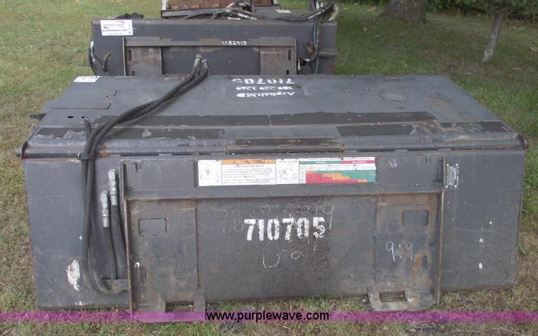 image for item C5593 2007 Bobcat 72 Sweeper skid steer attachment