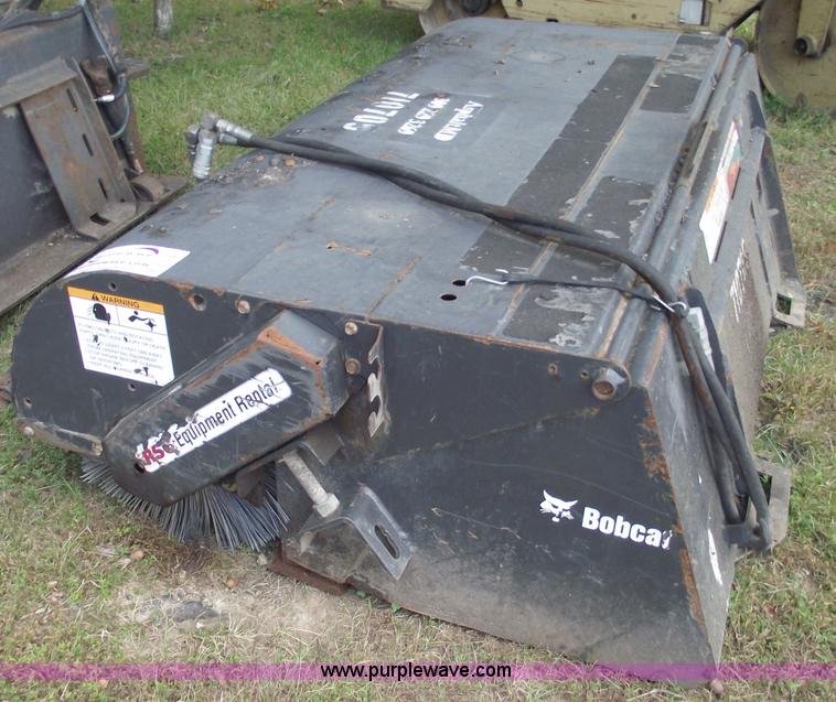 image for item C5593 2007 Bobcat 72 Sweeper skid steer attachment
