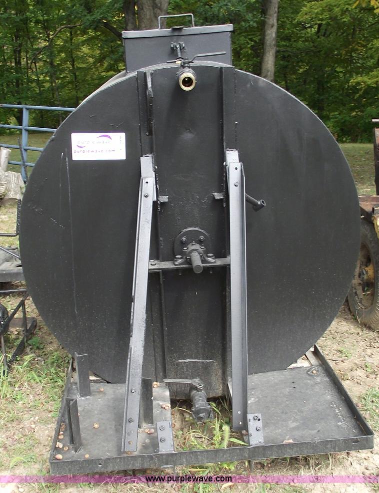 image for item C5600 500 gallon skid mounted seal coat tank