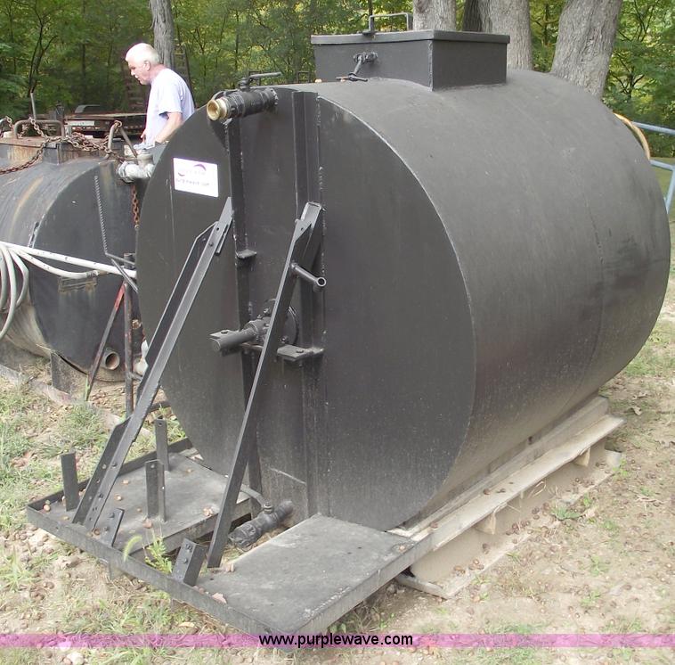 image for item C5600 500 gallon skid mounted seal coat tank