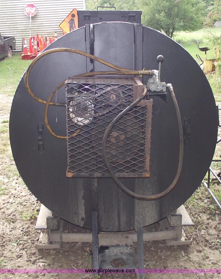 image for item C5600 500 gallon skid mounted seal coat tank