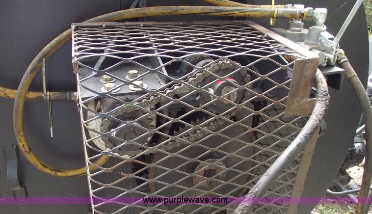 image for item C5600 500 gallon skid mounted seal coat tank