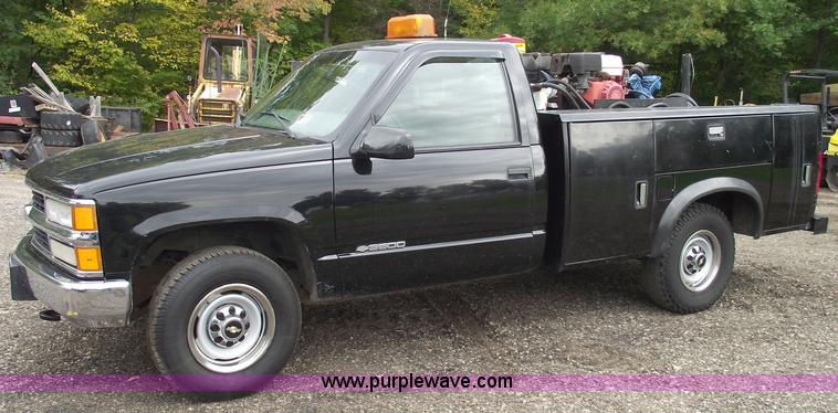 image for item C5607 2000 Chevrolet C3500 LS service truck