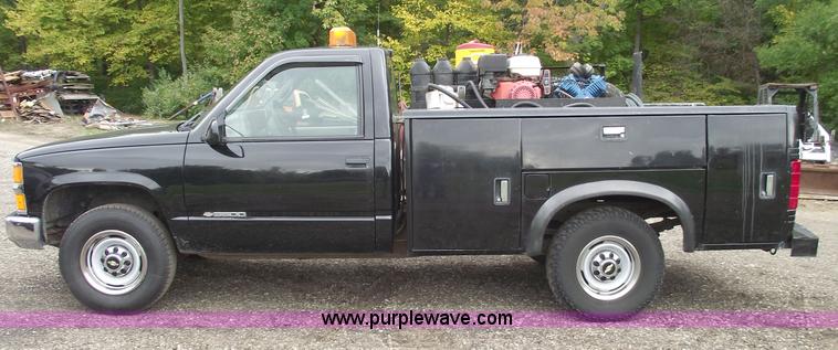 image for item C5607 2000 Chevrolet C3500 LS service truck