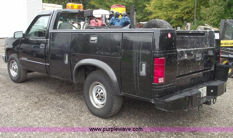 image for item C5607 2000 Chevrolet C3500 LS service truck