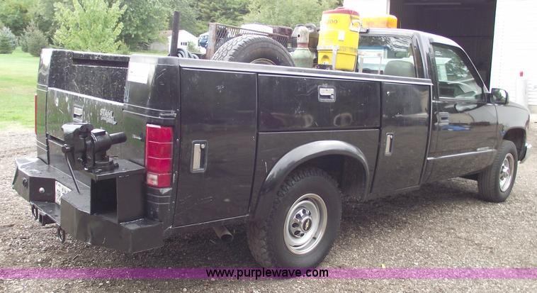 image for item C5607 2000 Chevrolet C3500 LS service truck