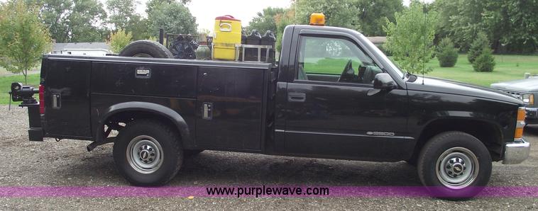 image for item C5607 2000 Chevrolet C3500 LS service truck
