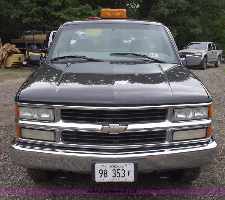 image for item C5607 2000 Chevrolet C3500 LS service truck