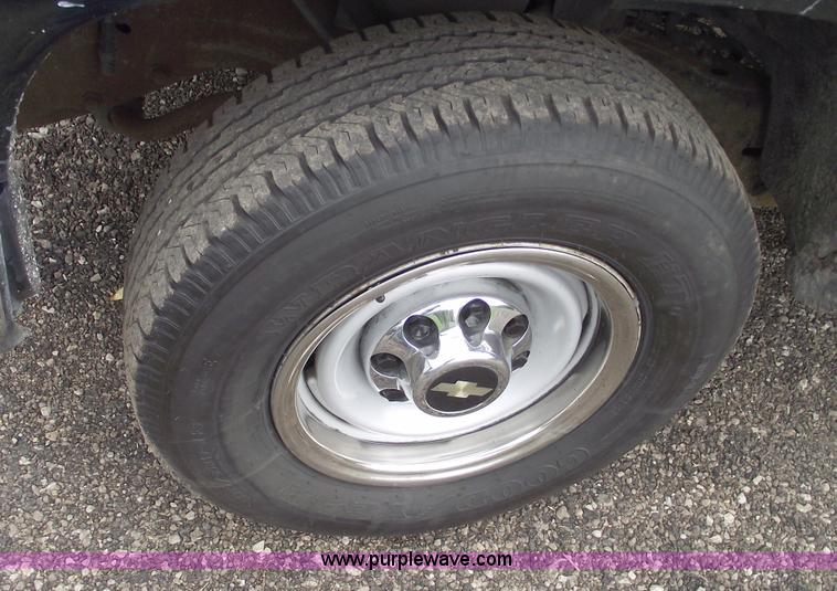 image for item C5607 2000 Chevrolet C3500 LS service truck