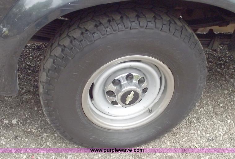 image for item C5607 2000 Chevrolet C3500 LS service truck